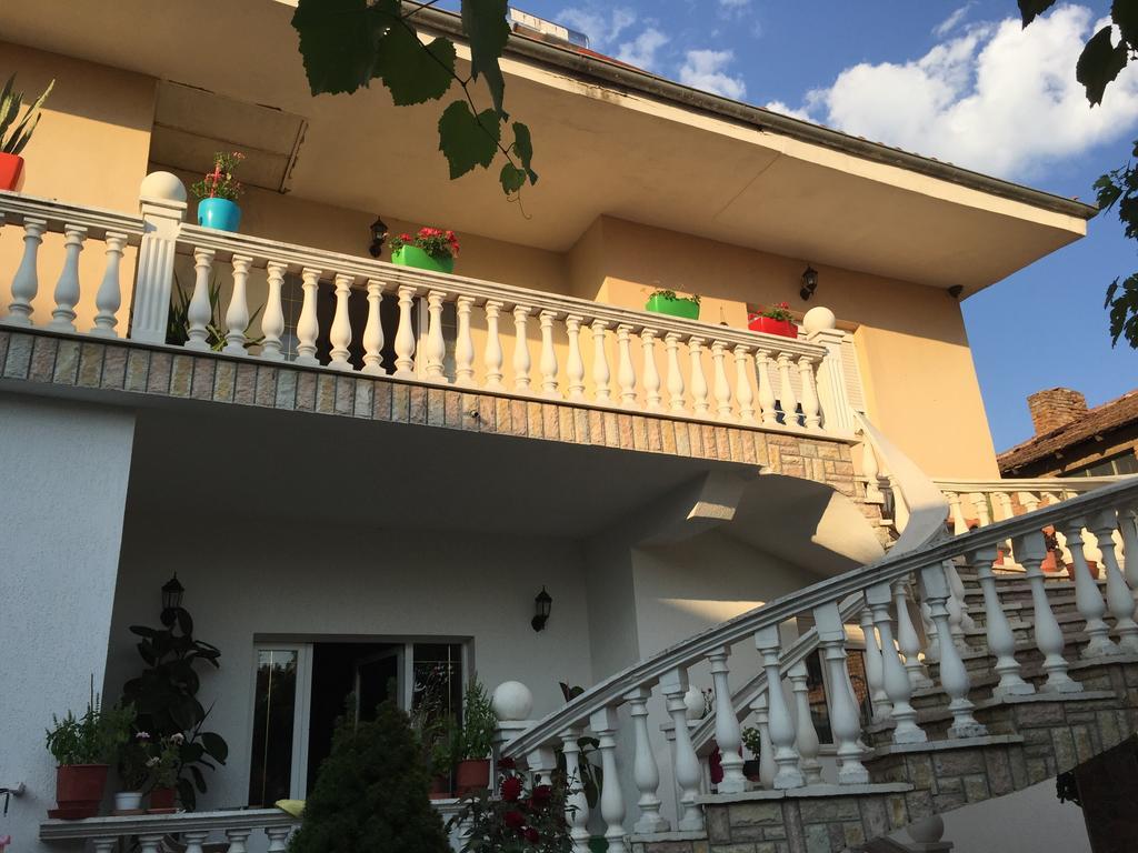 Vila Ridvani Korce Luaran gambar